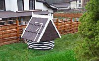 Колодезный домик с крышей из дерева